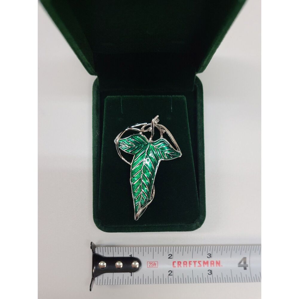 Lord of the Rings Leaf of Lorien Elvish Fellowship Enamel Pin Brooch & Box - Picture 7 of 10